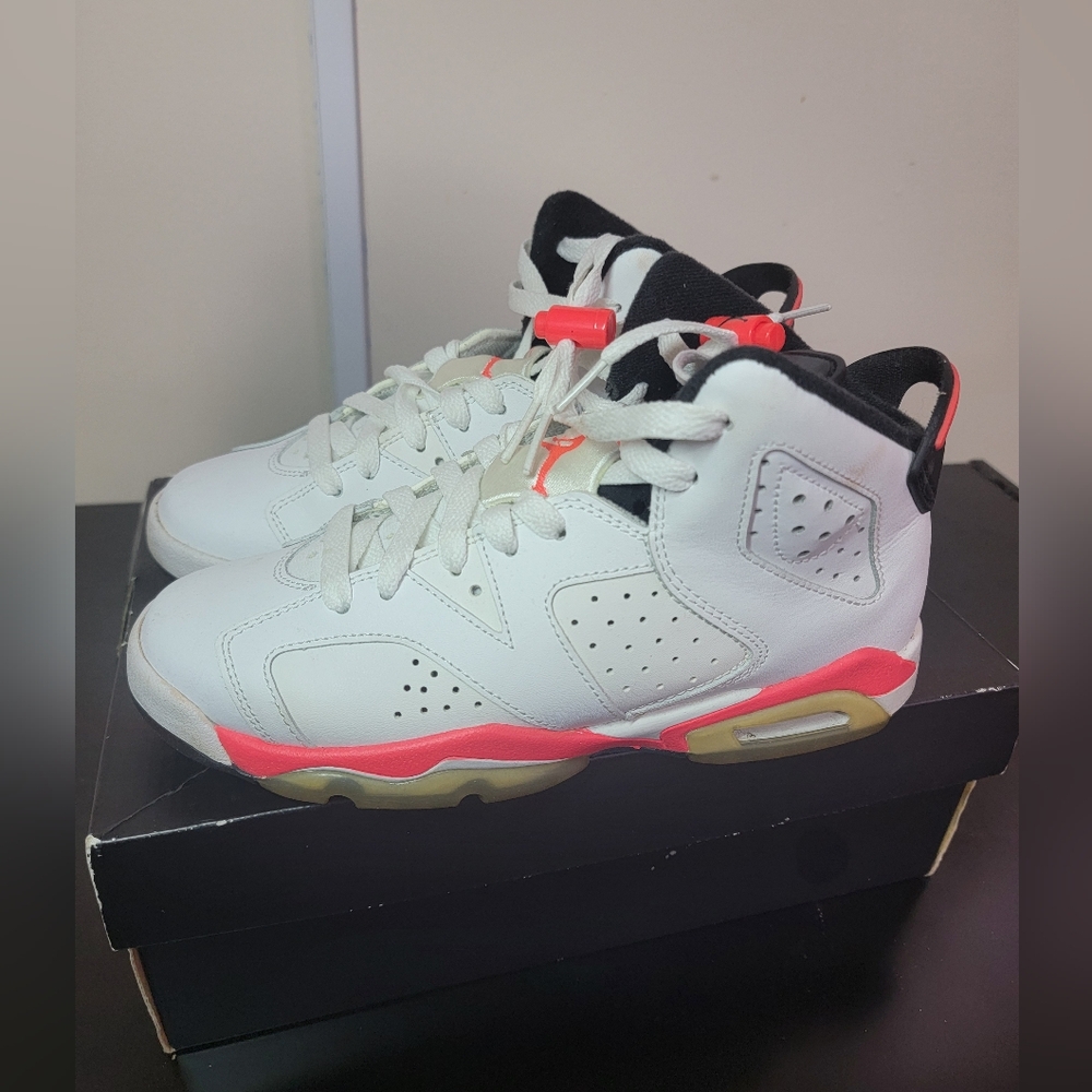Air Jordan 6 VI Retro BG Boys White Infrared Black 4.5 Y 4 1/2 (Pre-owned)